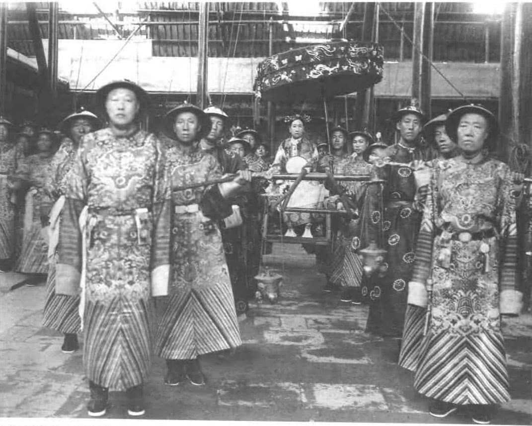 還原中國(guó)古代歷史宮女真實(shí)生活，宮女為了在宮中生活好過(guò)討好太監(jiān)
