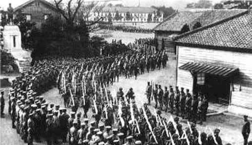 日軍最奇葩軍隊，看到路過的中國軍隊一槍不開，目送40萬人遠去！