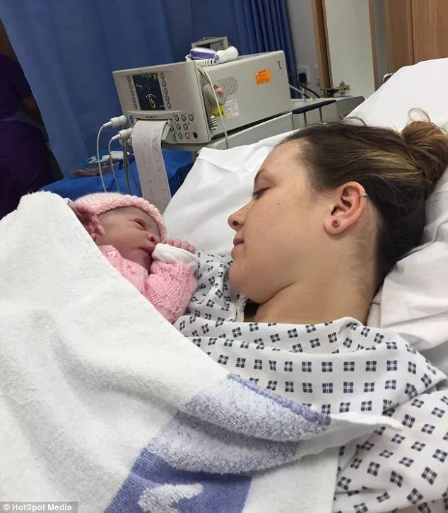 21歲苗條女子肚子劇烈疼痛才知道要生寶寶了！她：可是我月經(jīng)都有來