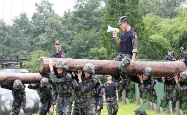 軍隊為何要把2念“兩”，7念“拐”，9念“勾”？有三個原因