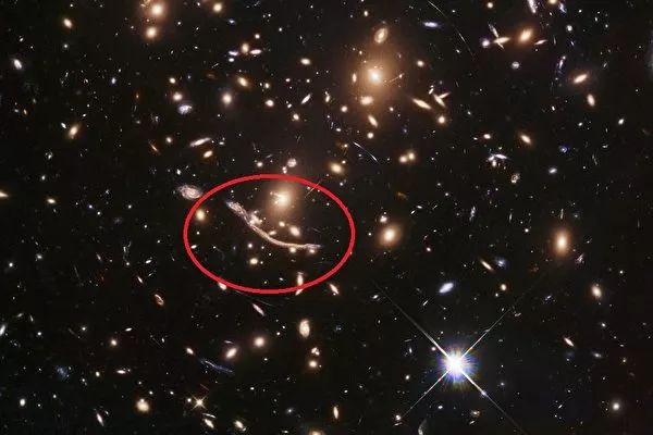 科學家拍到飛行的“宇宙蝙蝠” ，迄今為止最清晰的照片！