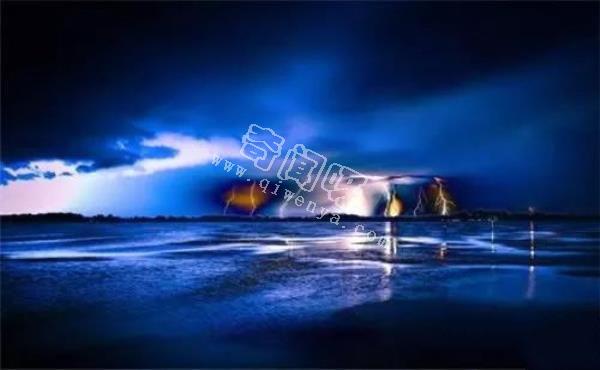 水可以導電，如果閃電打到海里，一次會電死多少魚？