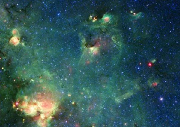 外太空出現(xiàn)哥斯拉，天文學家于星云圖中發(fā)現(xiàn)紅眼怪獸