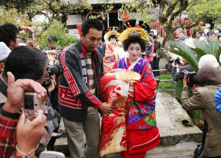 日本花魁地位有多高？想見面先過3關，28歲是法定退休年齡