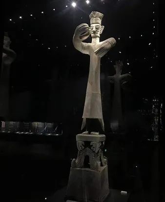酷似外星人神秘文物，三星堆遺址新出土金面具、象牙