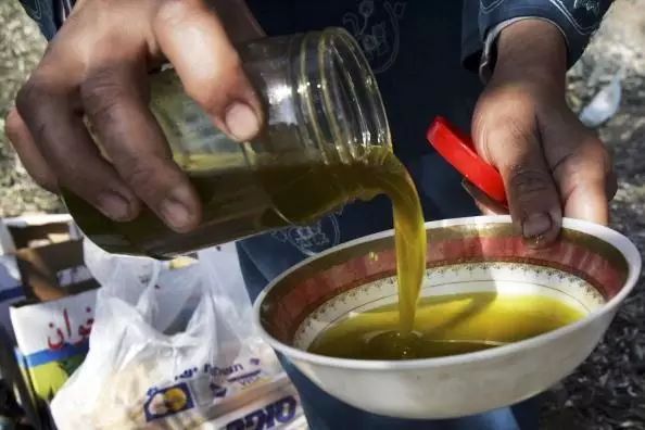 科學家把食用油變成比鋼鐵堅固兩百倍的材料!
