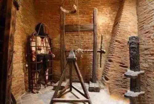 古代酷刑“石刑”，一種慘絕人寰的刑法，至今還存在？