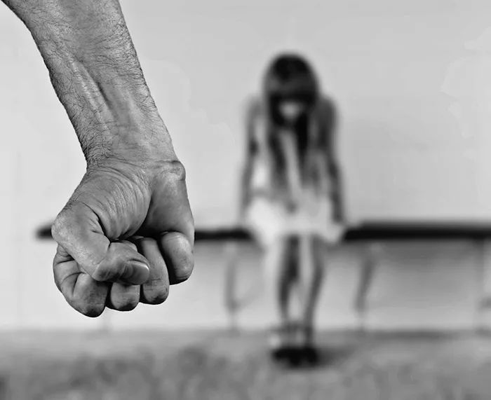 恐怖情人情殺有跡可循！這10大特征中一個(gè)就快分手吧