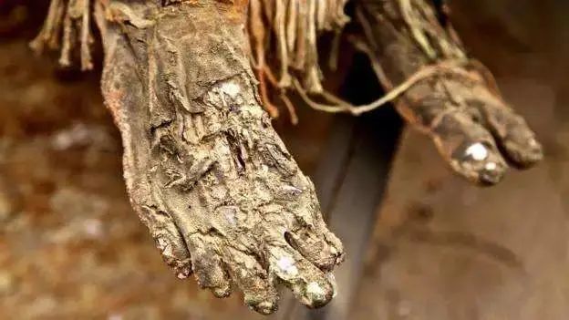 盤點全球10大奇葩葬禮,死后撥皮!