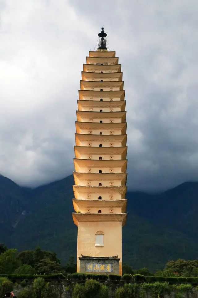 千年古塔維修，塔頂找到一霸氣鎮塔神獸，考古隊：此物專克龍族