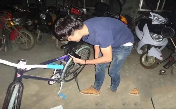 村子里老是丟雞，又有個狐仙廟，于是炸鍋了，但真相是……